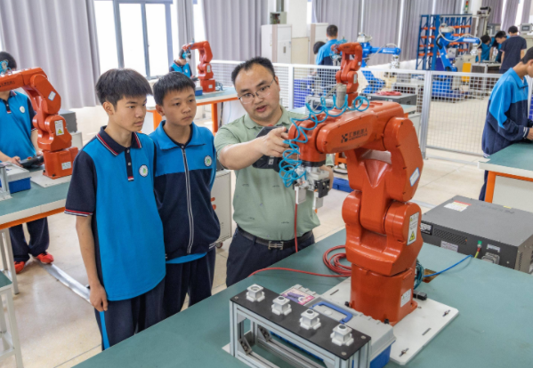 添加教育元素鼓舞高中校园与工作校园打开工作体会社会实践 添加教育元素鼓舞高中校园与工作校园打开工作体会社会实践